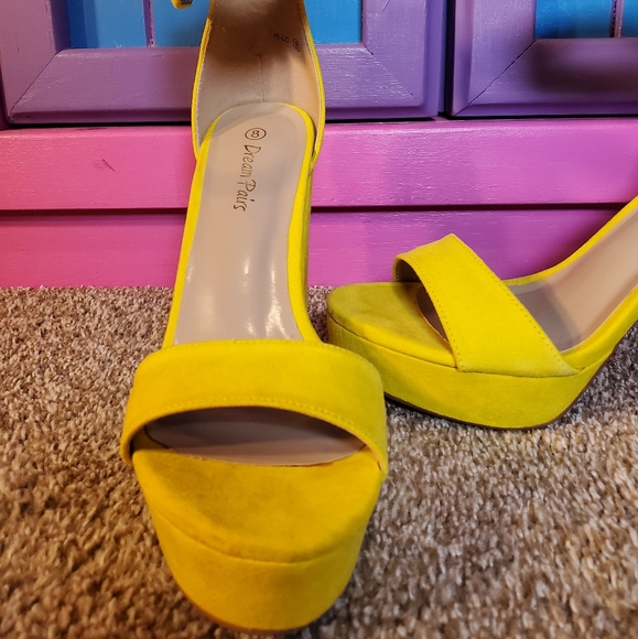 Yellow suede chunky or thick heel buckle strap sandals size 9 - Picture 6 of 10